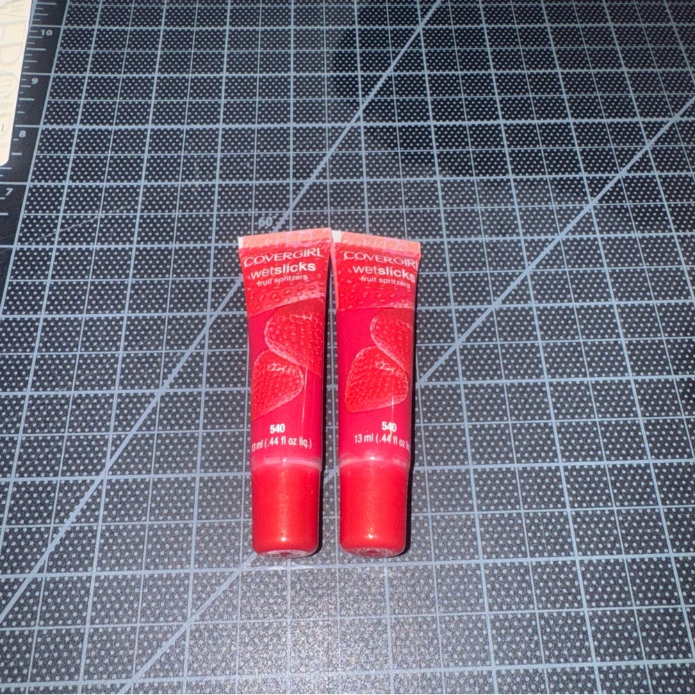 COVERGIRL Wetslicks Strawberry Splash #540 Lip Gloss Duo in Bold Red